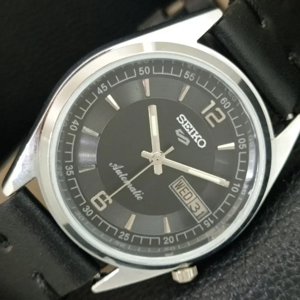 Vintage 1970 Seiko Automatic Mens Silver Watch W/daydate & Silver accents